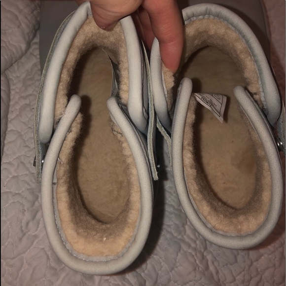 UGG leather short boots w/ strap - Picture 3 of 6